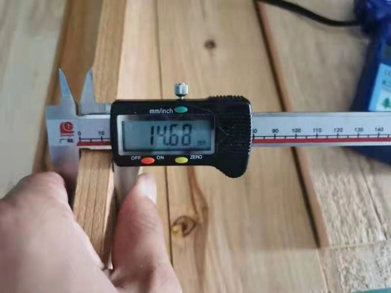 Dostosowane zewnętrzne ogrodzenie z drewna cedrowego do dekoracji ogrodu Dobra stabilność