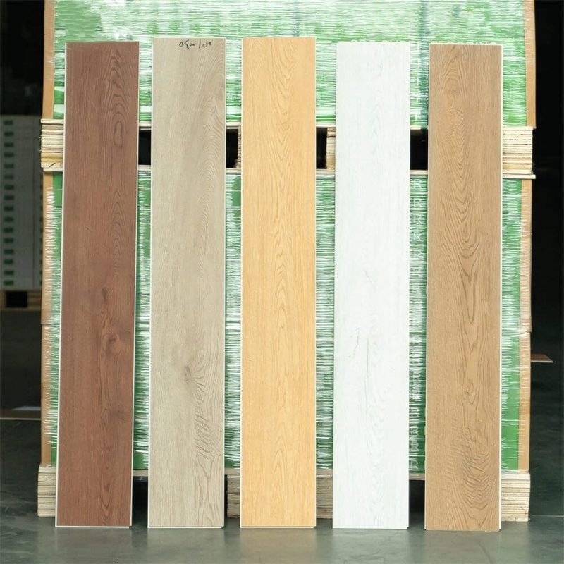 Podłogi winylowe wnętrza wodoodporne 4 mm drewno ziarno sztywne Pvc Płyty plastikowe Płyty włączające kliknięcie blokady Spc