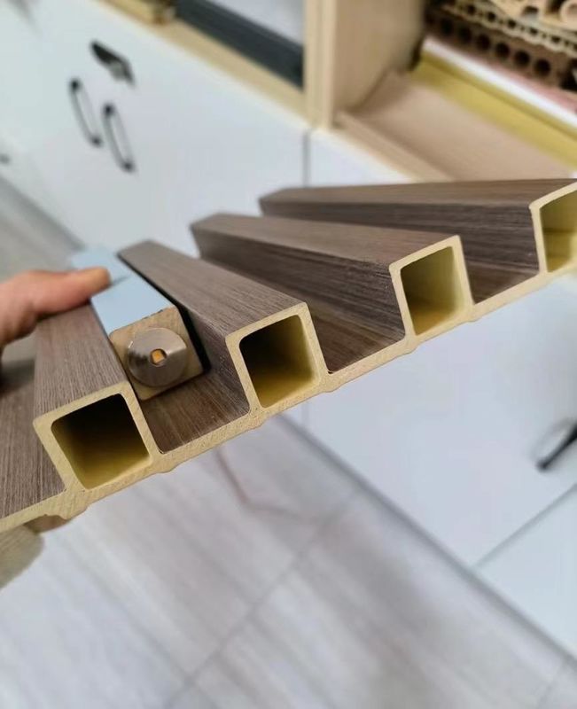 Pvc 3D Fluted Dekoracyjny Lambrin Kompozytowy drewno Wnętrze Fluted Panel Wpc Panel ścienny Okładziny Ochrona przeciwpożarowa Dla klienta wymaga