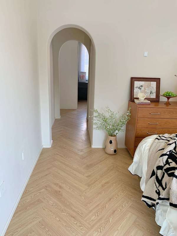 8mm 12mm Rigid Core Luxury Vinyl Click Flooring Premium Wood Herringbone Anti slip Piso Spc Click 5 mm Plank Flooring