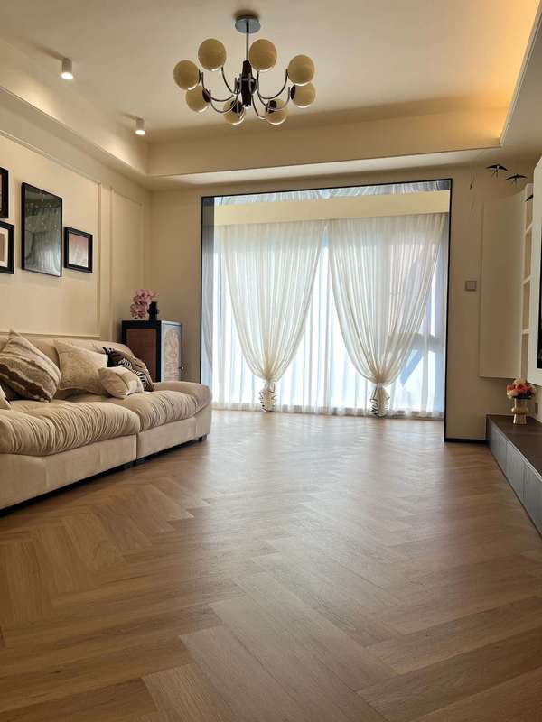 8mm 12mm Rigid Core Luxury Vinyl Click Flooring Premium Wood Herringbone Anti slip Piso Spc Click 5 mm Plank Flooring