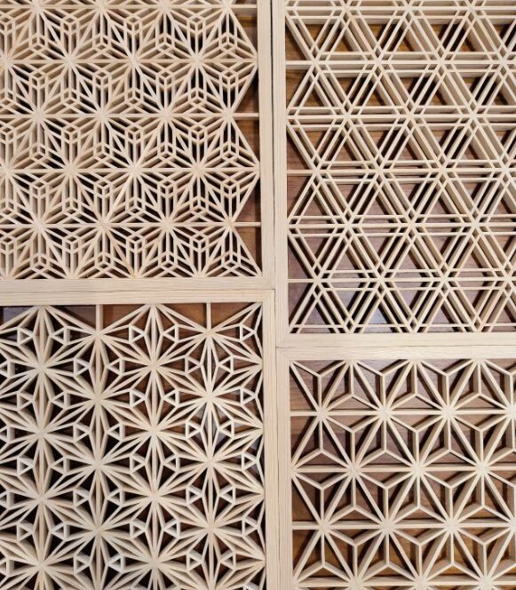 Tradycyjna estetyka Technika drewniania łączenia drewnianych kawałków Kumiko używając ręcznie wykonanych prezentów