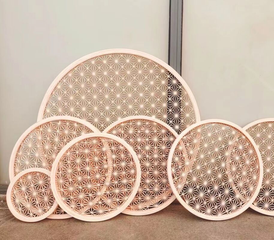 Tradycyjna estetyka Technika drewniania łączenia drewnianych kawałków Kumiko używając ręcznie wykonanych prezentów