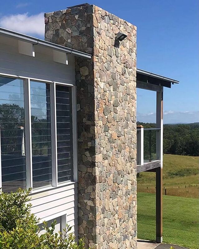 Naturalne wykończenie z łupka kamiennego do okładzin kolumn łazienkowych, ścian zewnętrznych i wewnętrznych w Kerala, panele kamienne