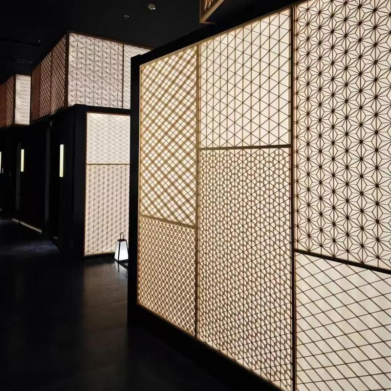 Praca drewniana Kumiko Rzemiosła drewniane dla drzwi drewnianych Okno drewniane pudełko Dekoracja restauracji japońskiej przegródka