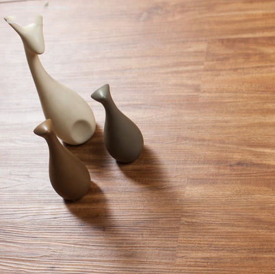 Antybakteryjne podłogi z twardym rdzeniem vinylowe 4 mm 5 mm 6 mm