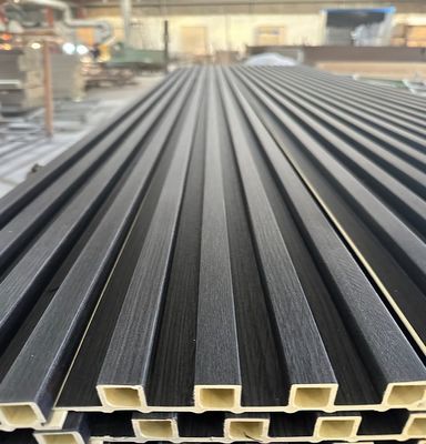 Płyty ścienne z drewna i tworzyw sztucznych