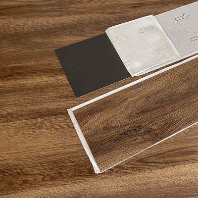 Samoprzylepne podłogi PVC odporne na zużycie, łatwe w utrzymaniu