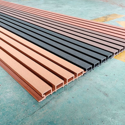 Zewnętrzne panele koekstruzyjne Wnętrze Dekoracja PVC Panele ścienne wodoodporne Kompozytowe pokrycie ścienne WPC