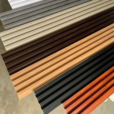 Nowoczesny wodoodporny dźwiękoodporny ognioodporny WPC PVC płytkowane ściany wykończenie ścian wewnętrznych Panel ścienny dla gospodarstw domowych Hotele Wille Sali