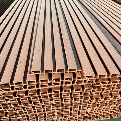 Wodaodporne pokrycie ścienne WPC zewnętrzne zewnętrzne kompozytowe panele ścienne PVC drewniane panele ścienne zewnętrzne panele ścienne płytkowe