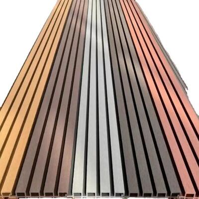 Wysokiej jakości wodoodporne panele ścienne zewnętrzne WPC. Materiały kompozytowe drewno-plastyk do dekoracji zewnętrznej.